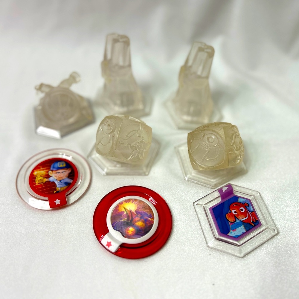 Disney Misc Crystal & Disc Infinity Figure 8 Piece Lot GUC.